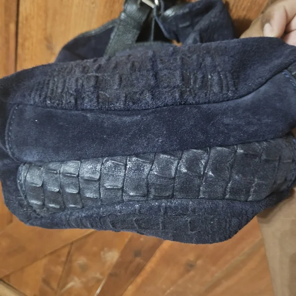 Vera Pelle Women's Navy Crocodile Leather and Suede Large Hobo Handbag - Picture 7 of 11